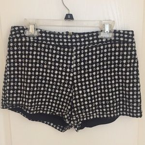 Mid rise, embroidered shorts
